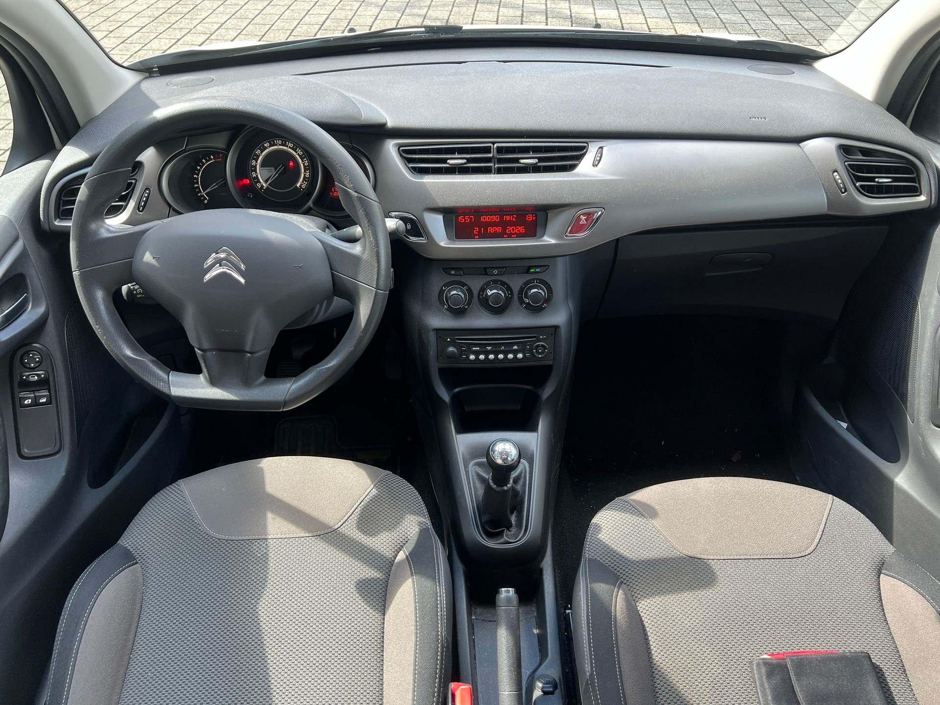 CITROEN C3 1.2i Attraction-image-18