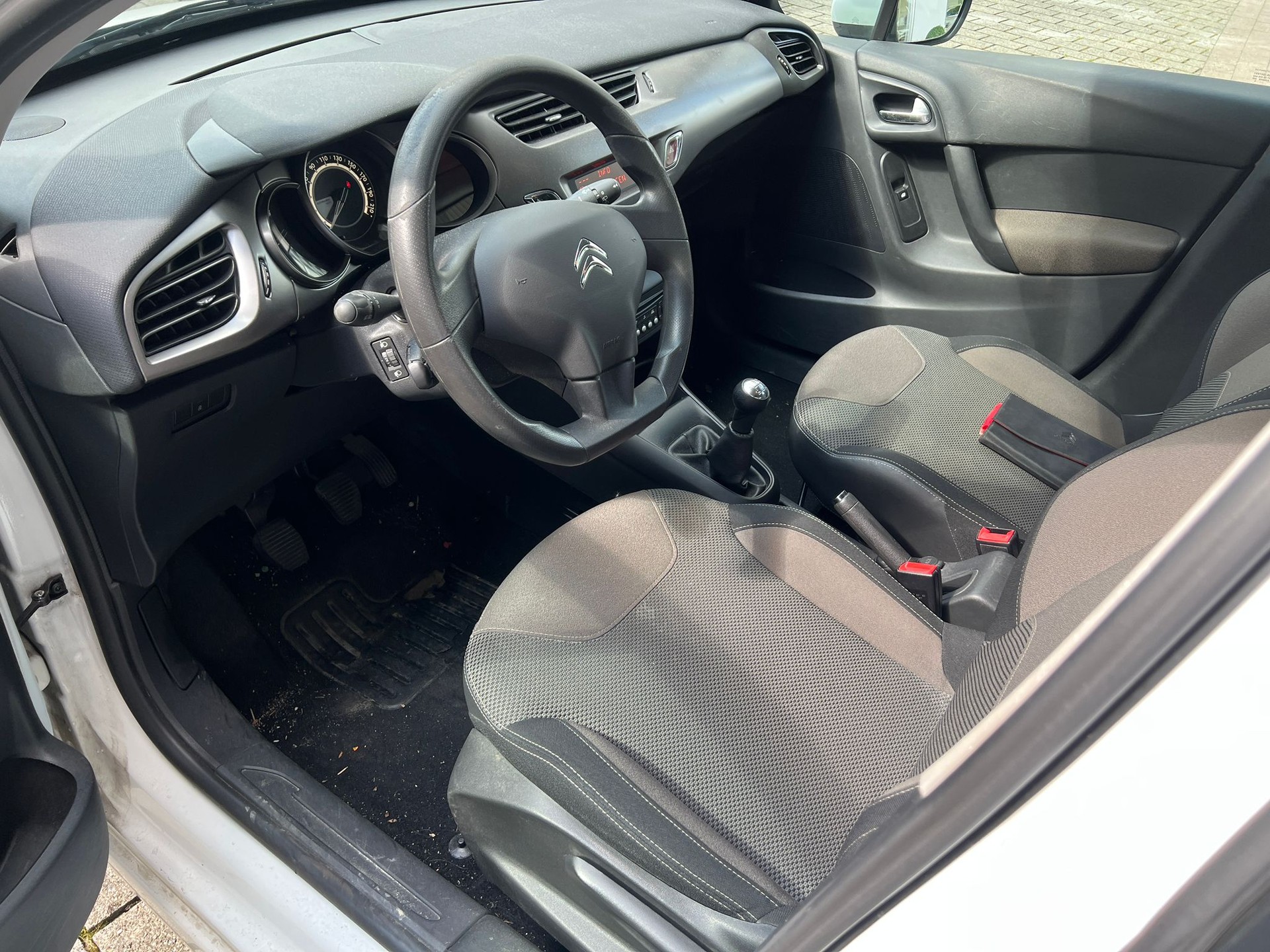 CITROEN C3 1.2i Attraction-image-10