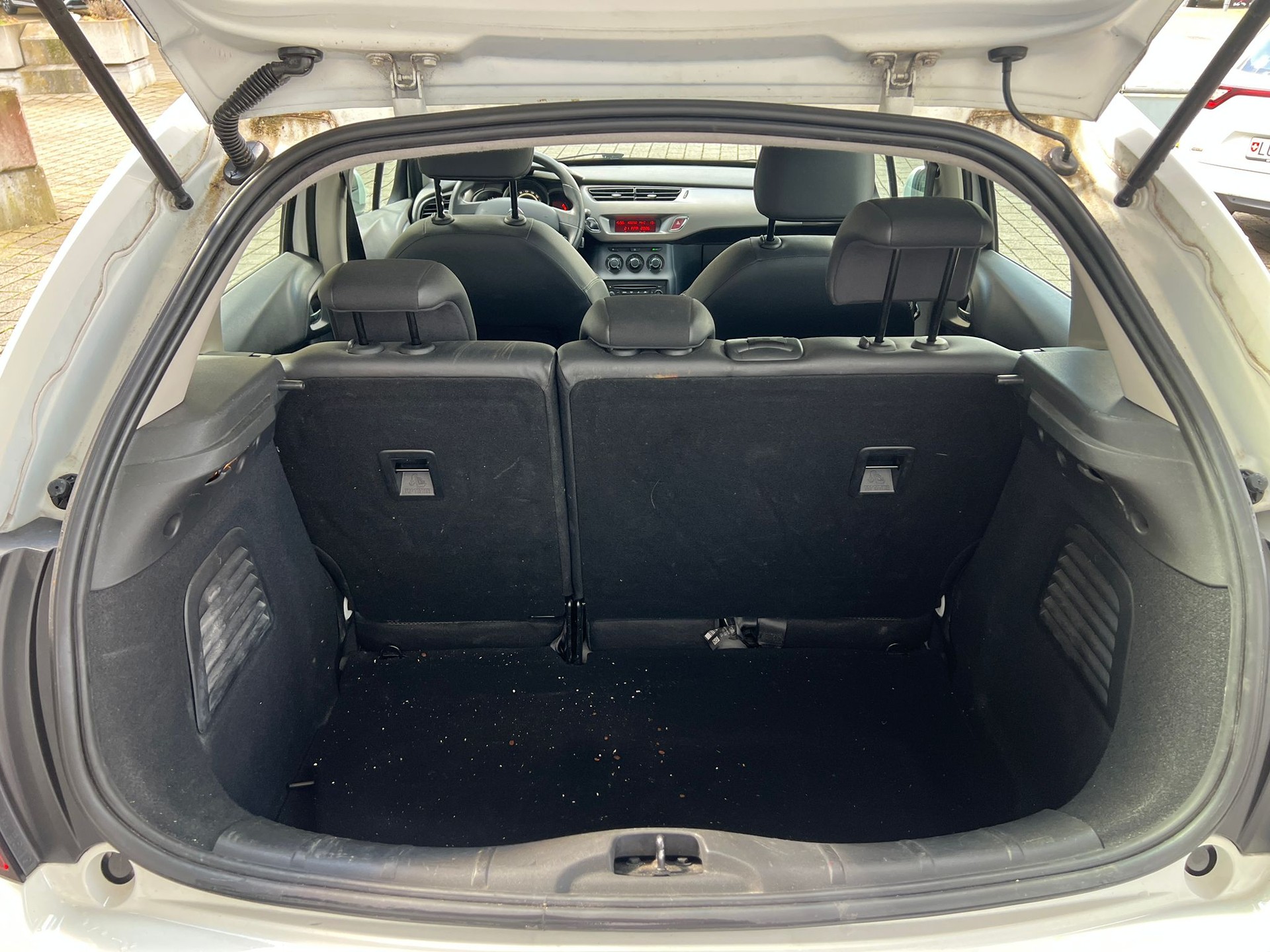 CITROEN C3 1.2i Attraction-image-11