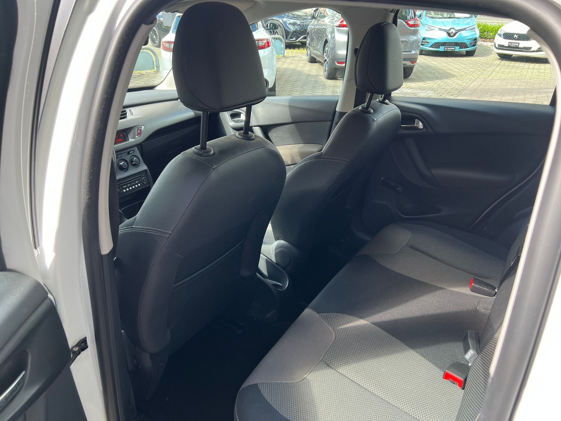 CITROEN C3 1.2i Attraction-image-14