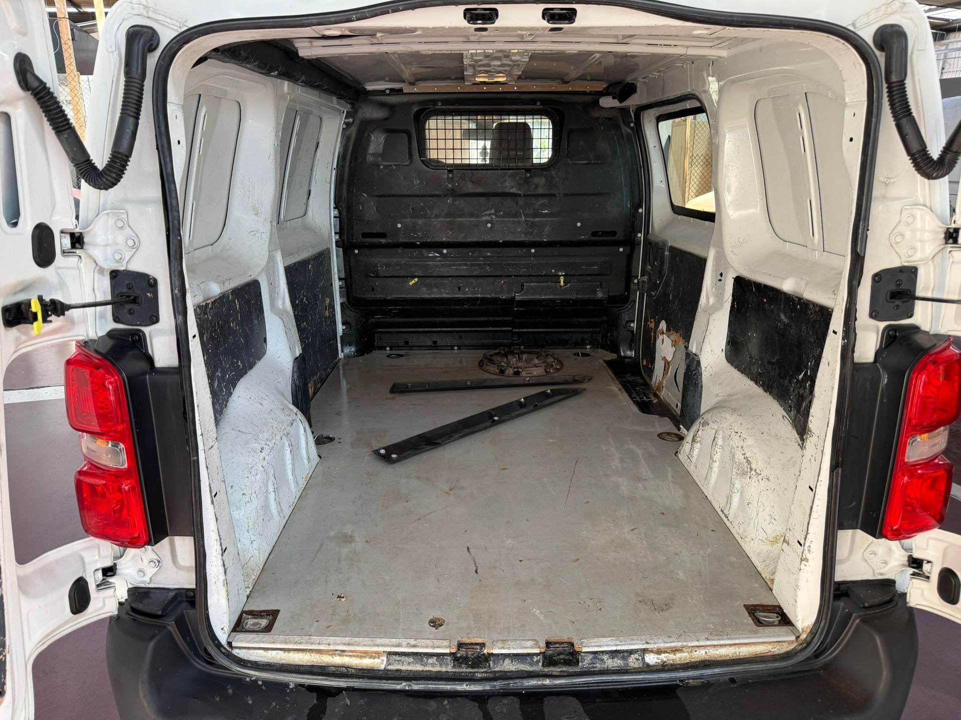 CITROEN Jumpy 2.0 BlueHDi 180 S&S M Confort EAT8-image-8
