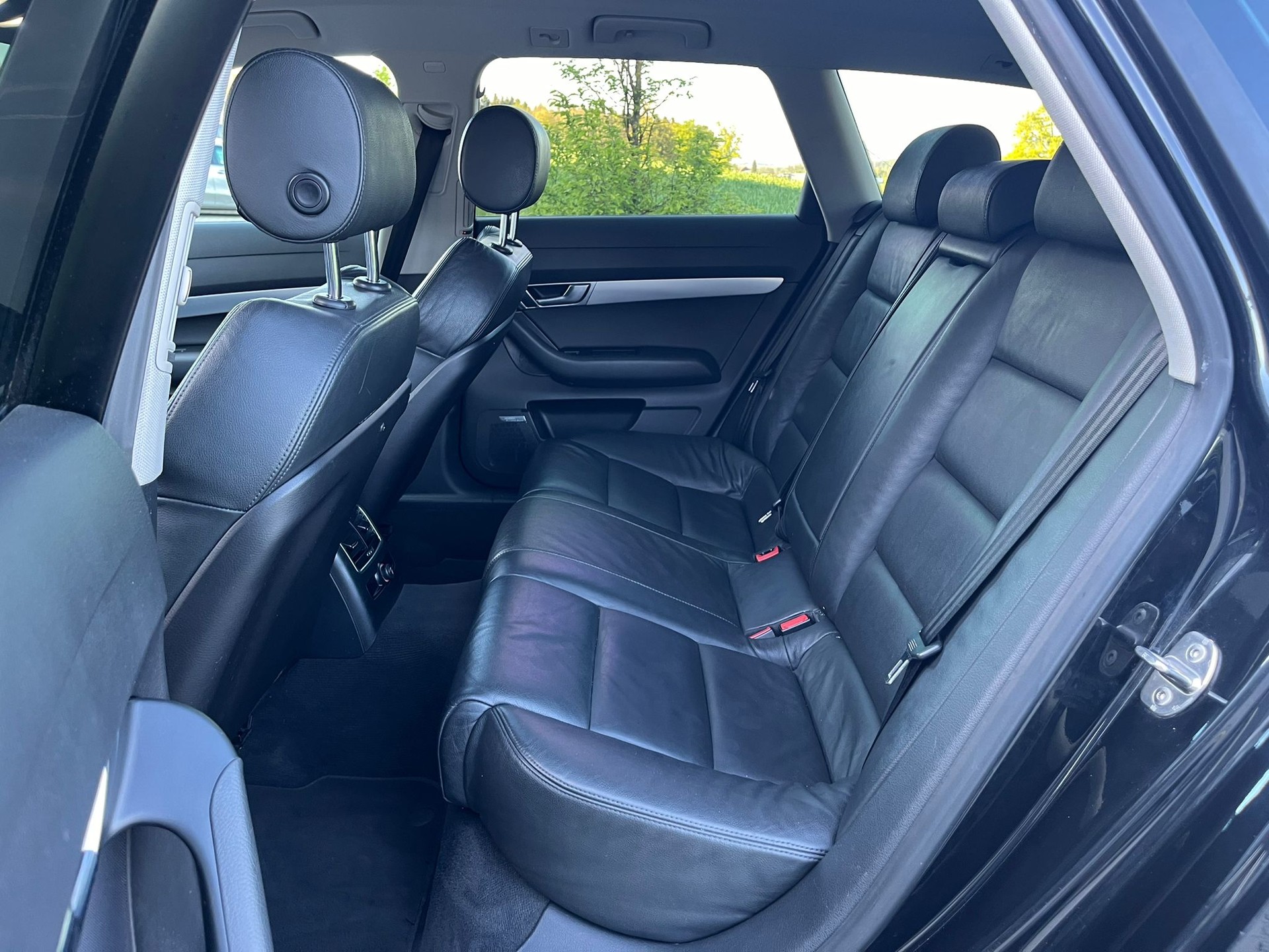 AUDI A6 Avant 3.0 V6 TDI quattro-image-9