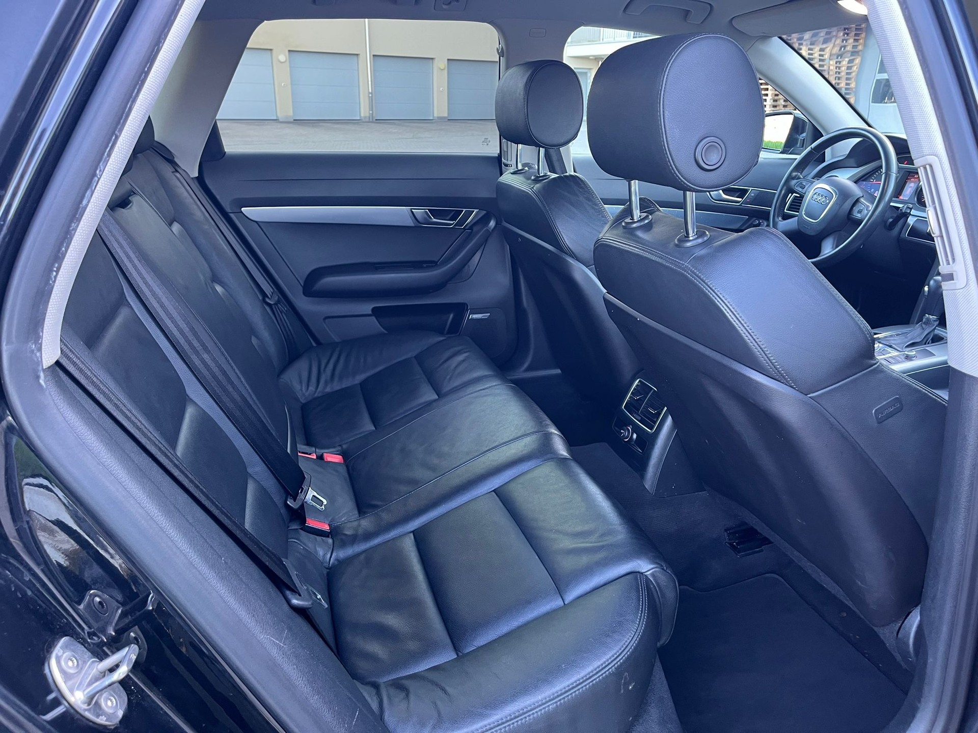 AUDI A6 Avant 3.0 V6 TDI quattro-image-10
