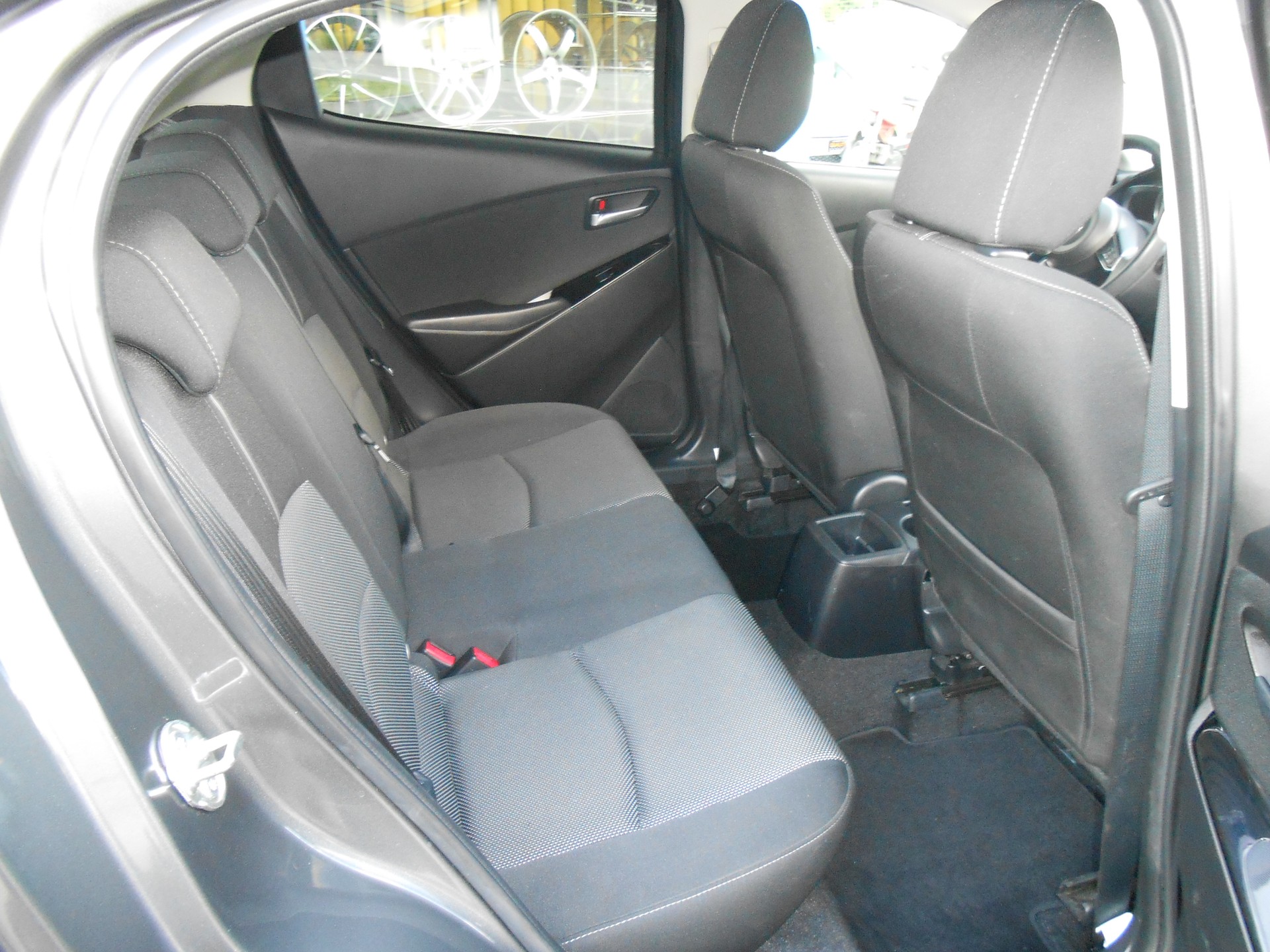 MAZDA 2 SKYACTIV-G 115 Revolution-image-7