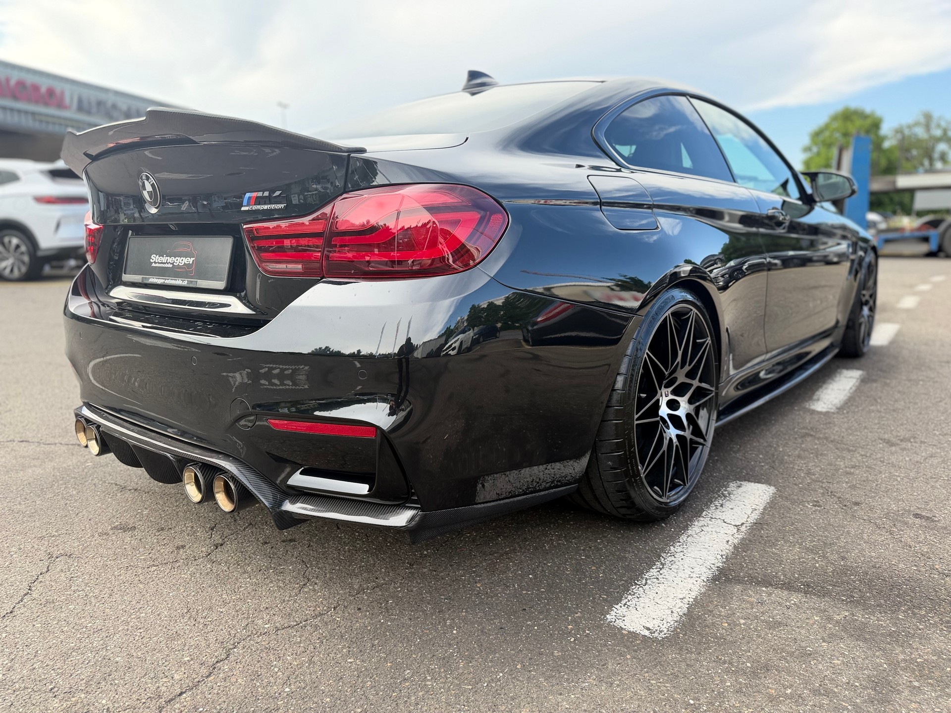 BMW M4 Coupé Competition DKG ° All Black + Carbon °-image-10