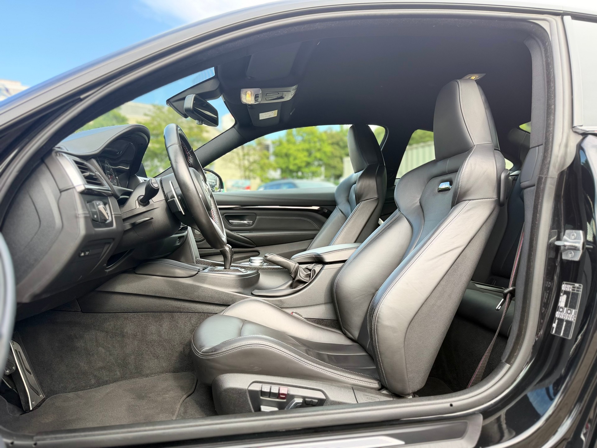 BMW M4 Coupé Competition DKG ° All Black + Carbon °-image-12