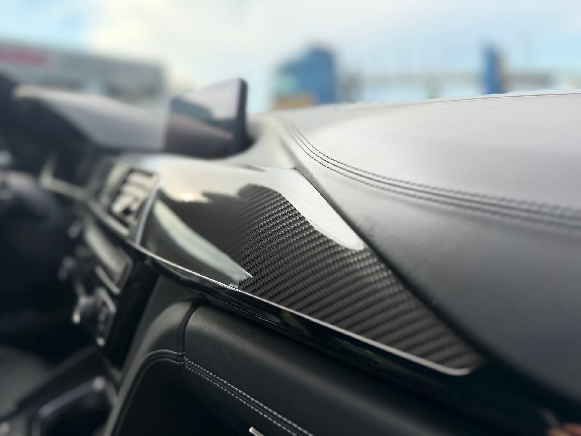 BMW M4 Coupé Competition DKG ° All Black + Carbon °-image-17