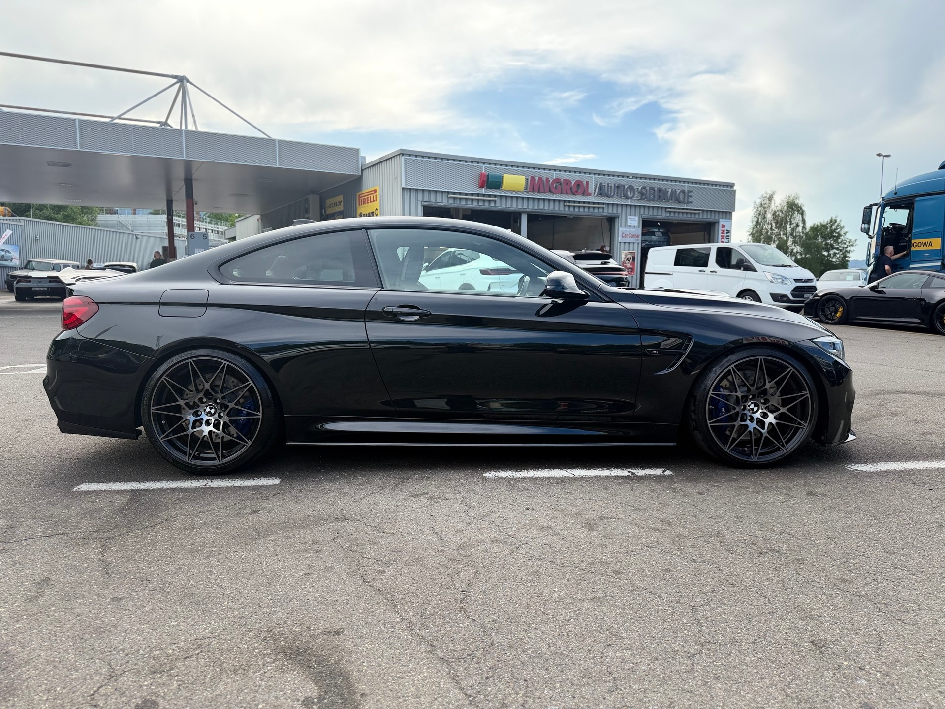 BMW M4 Coupé Competition DKG ° All Black + Carbon °-image-11