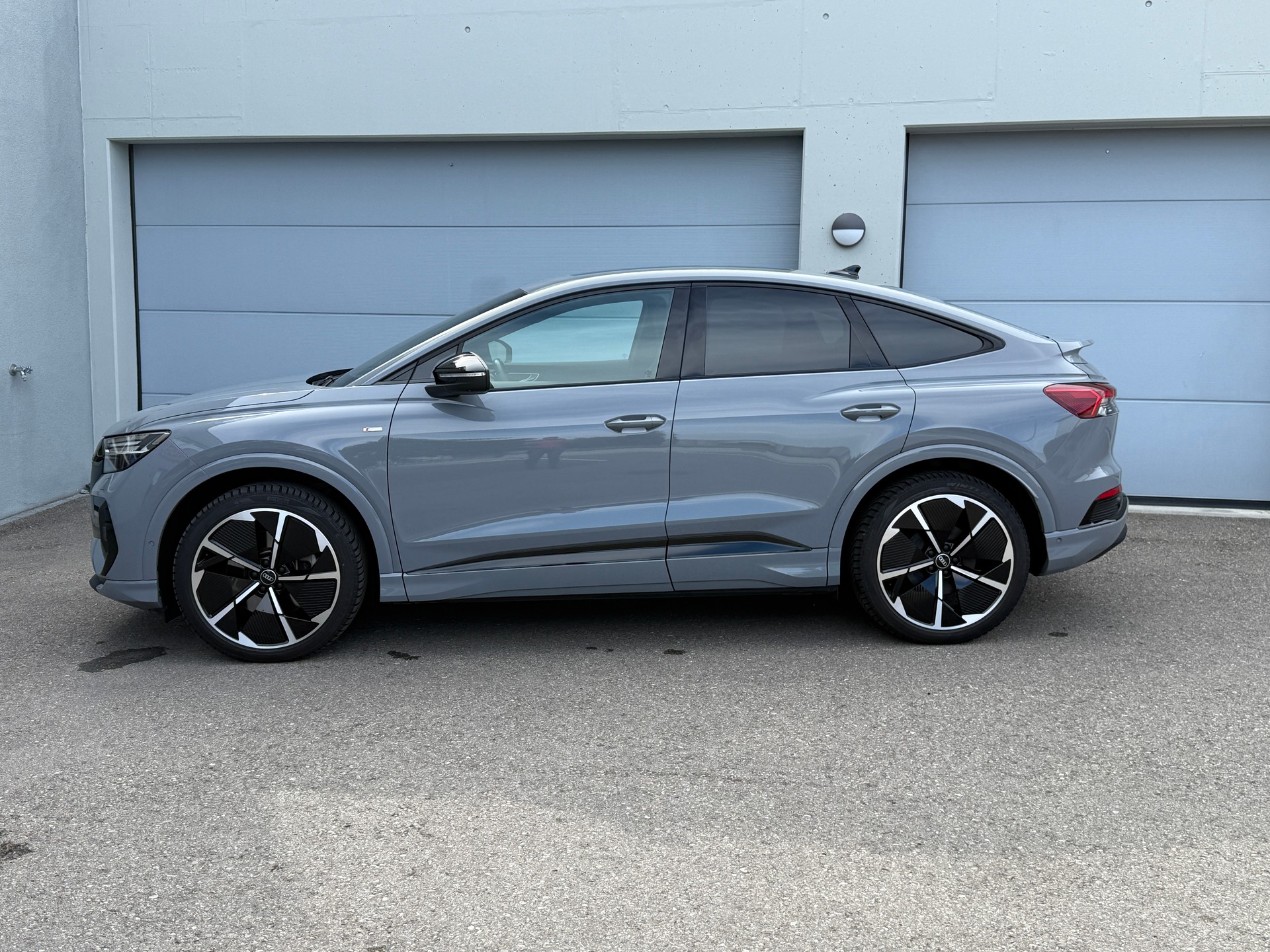 AUDI Q4 Sportback e-tron 50 quattro S line mit Wärmepumpe, Anhängerkupplung & Panoramadach-showroom-element-1