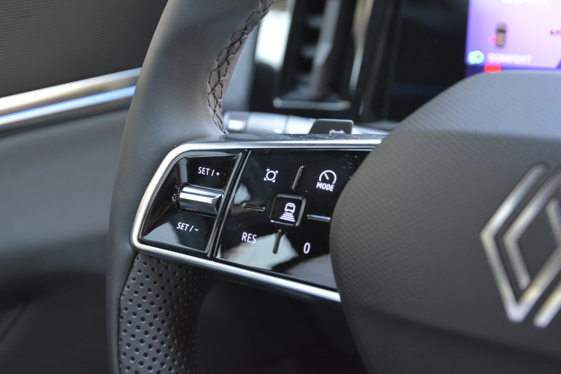 RENAULT Megane E-Tech electric-image-11
