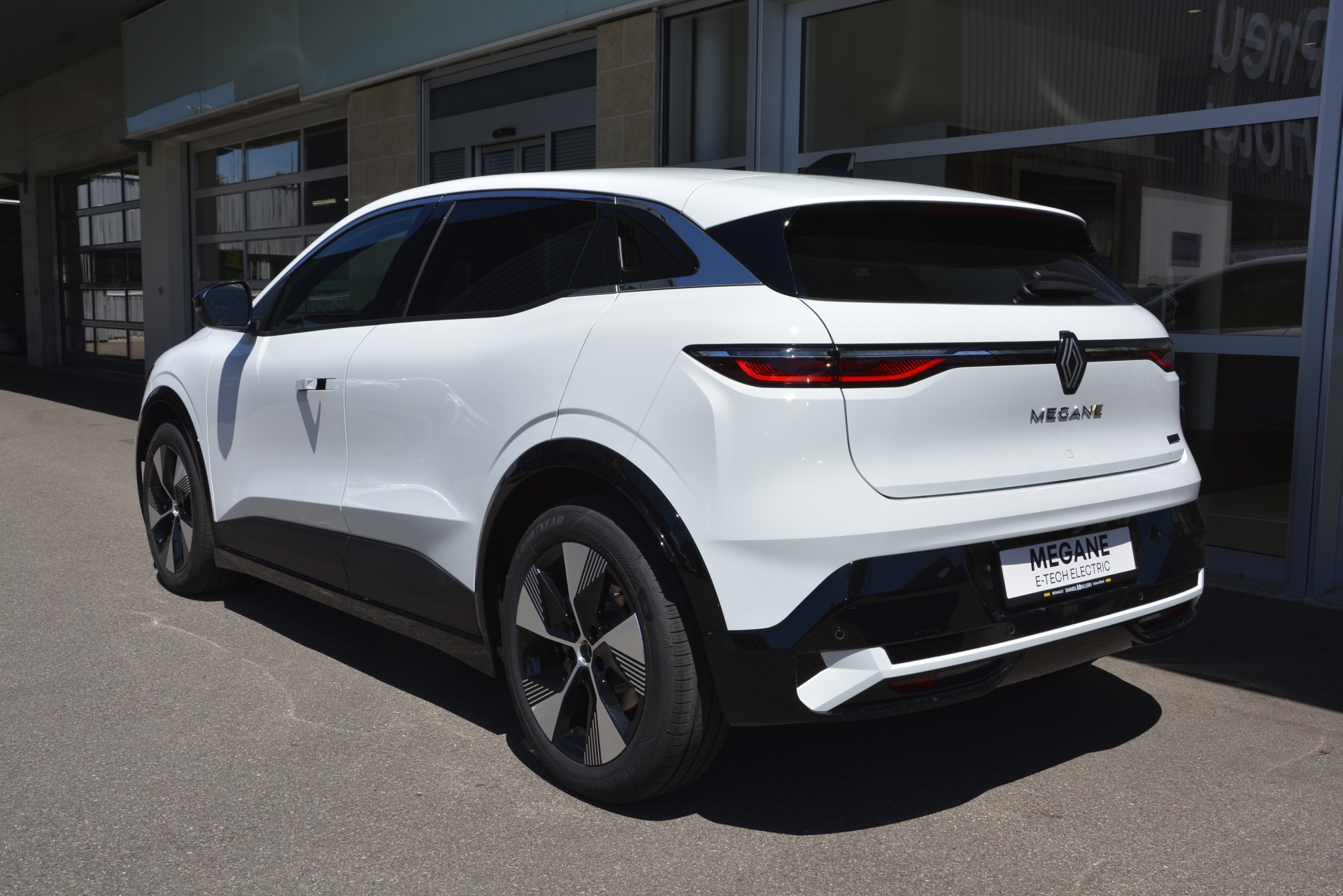 RENAULT Megane E-Tech electric-image-3