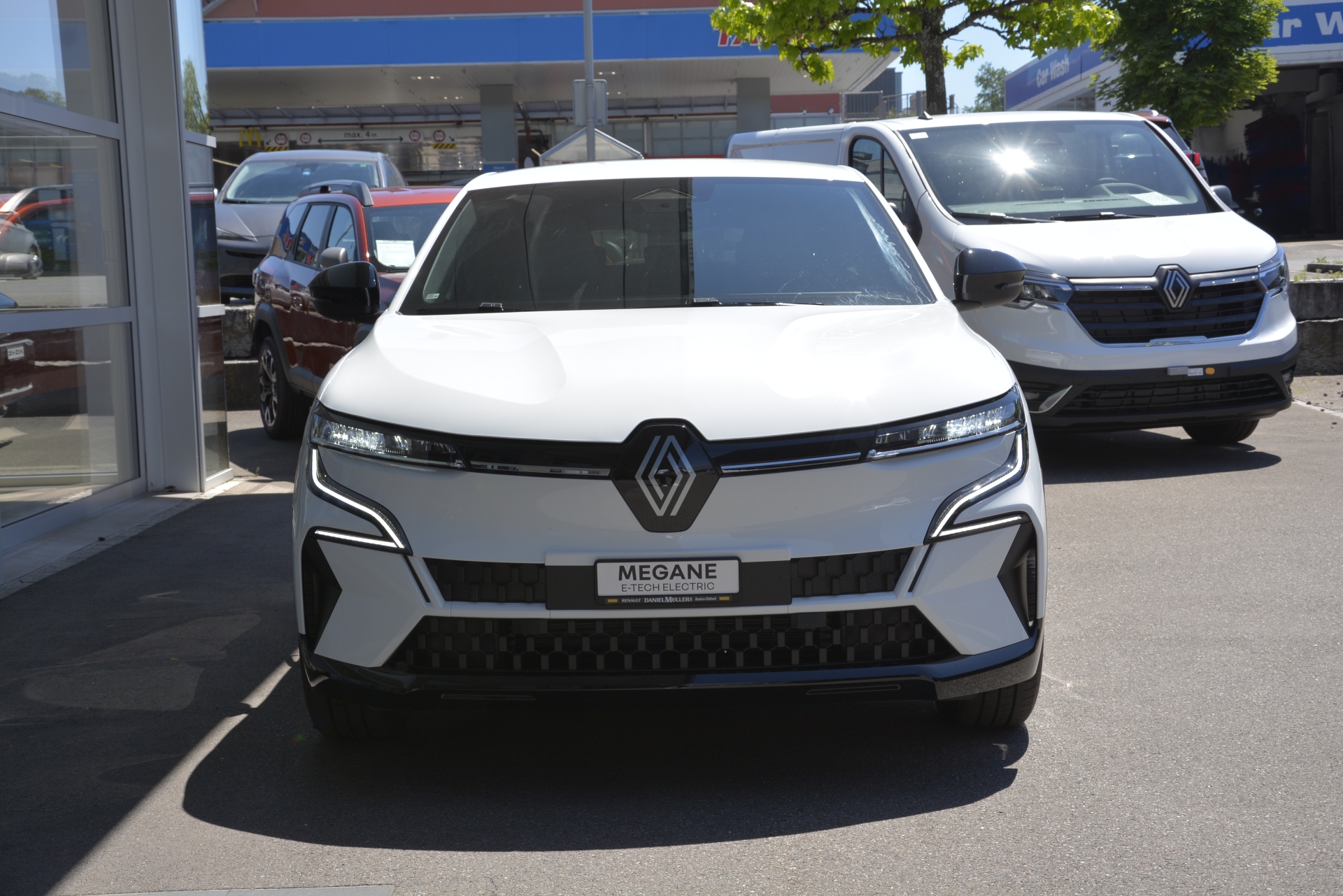 RENAULT Megane E-Tech electric-image-1
