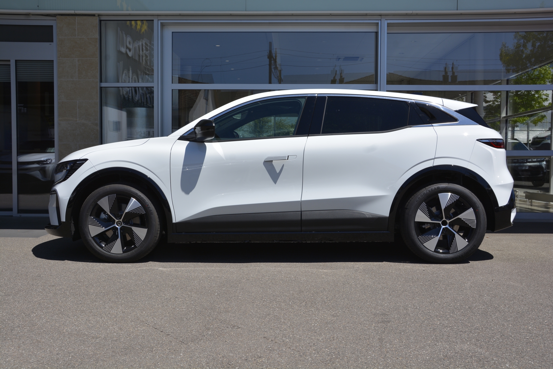 RENAULT Megane E-Tech electric-image-2