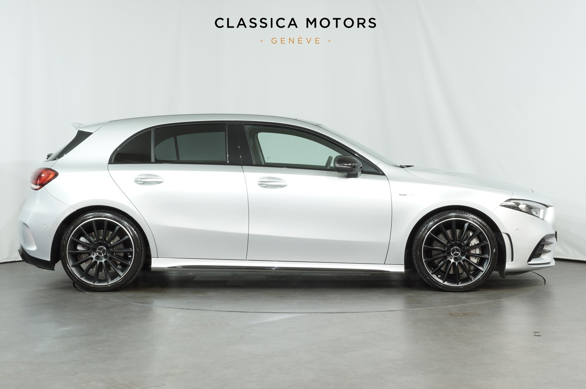MERCEDES-BENZ A 35 AMG 4Matic Speedshift-showroom-element-2