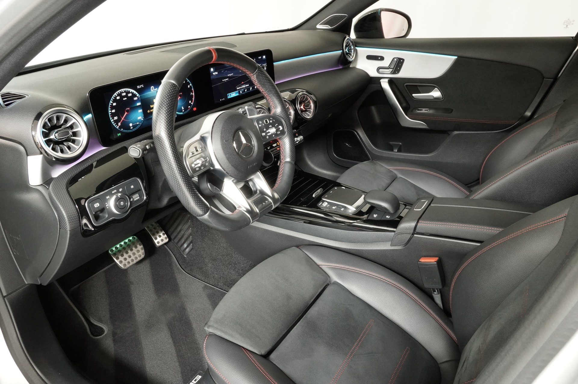 MERCEDES-BENZ A 35 AMG 4Matic Speedshift-image-9