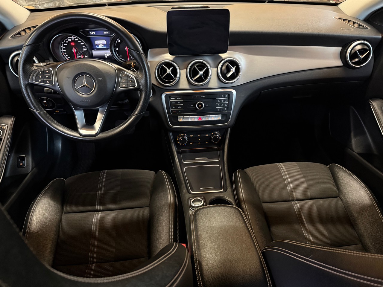 MERCEDES-BENZ CLA Shooting Br. 200 d Swiss Star Urban 4M 7G-DCT-image-8