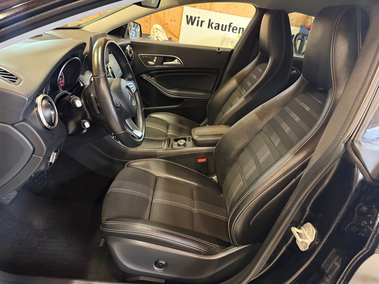 MERCEDES-BENZ CLA Shooting Br. 200 d Swiss Star Urban 4M 7G-DCT-image-6