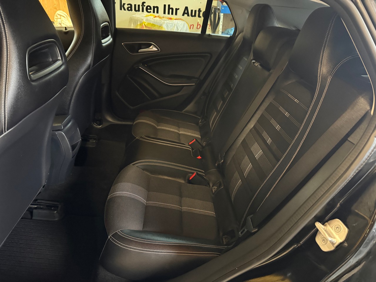 MERCEDES-BENZ CLA Shooting Br. 200 d Swiss Star Urban 4M 7G-DCT-image-7