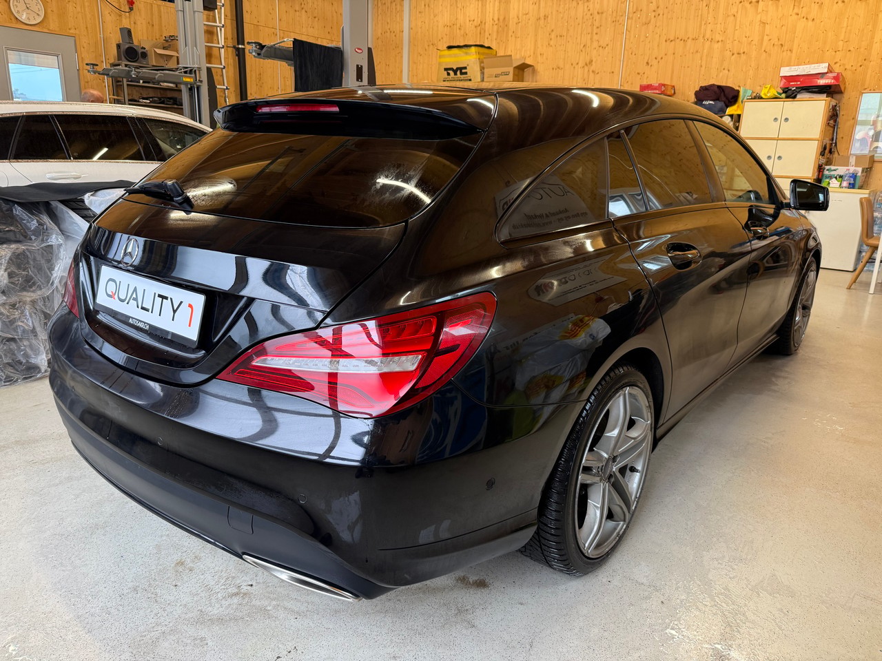 MERCEDES-BENZ CLA Shooting Br. 200 d Swiss Star Urban 4M 7G-DCT-showroom-element-3