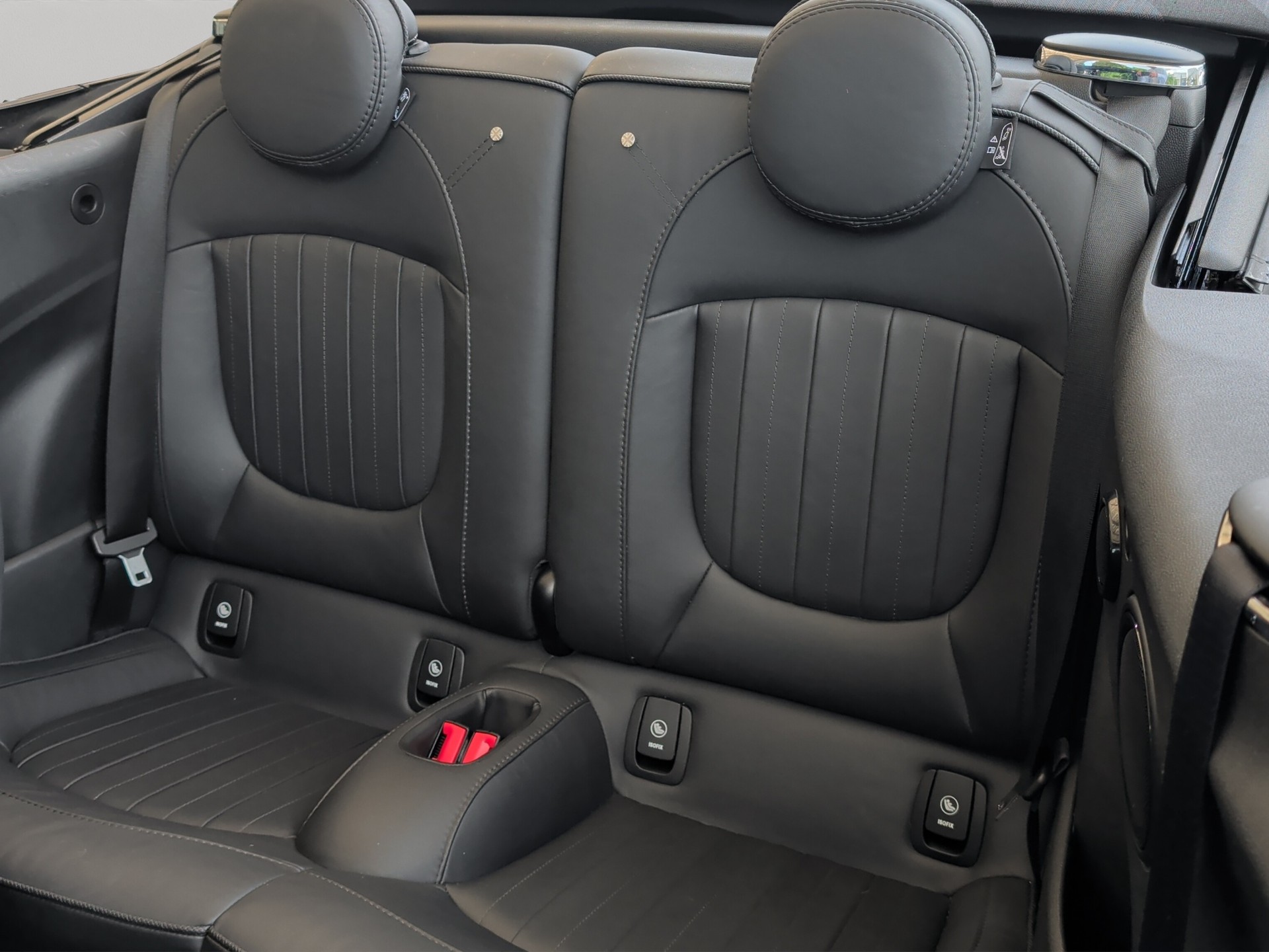 MINI Cooper John Cooper Works Cabriolet Steptronic-image-17