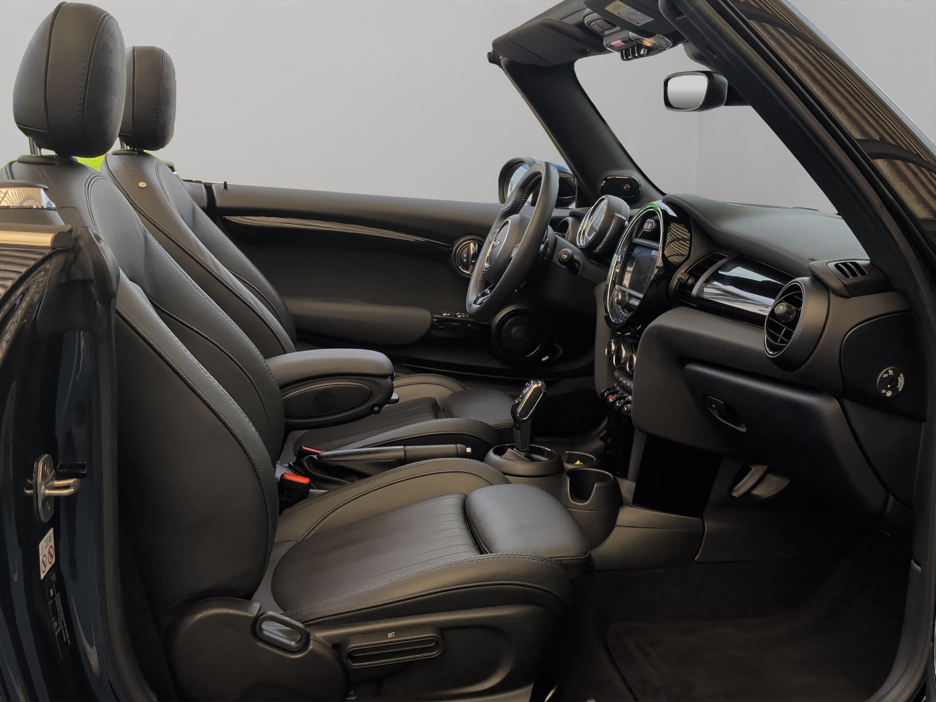 MINI Cooper John Cooper Works Cabriolet Steptronic-image-19