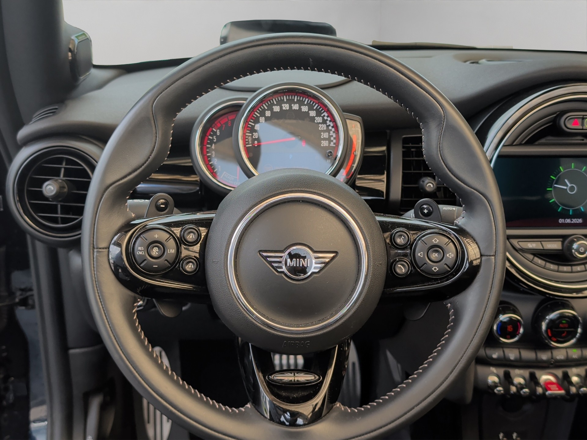 MINI Cooper John Cooper Works Cabriolet Steptronic-image-12