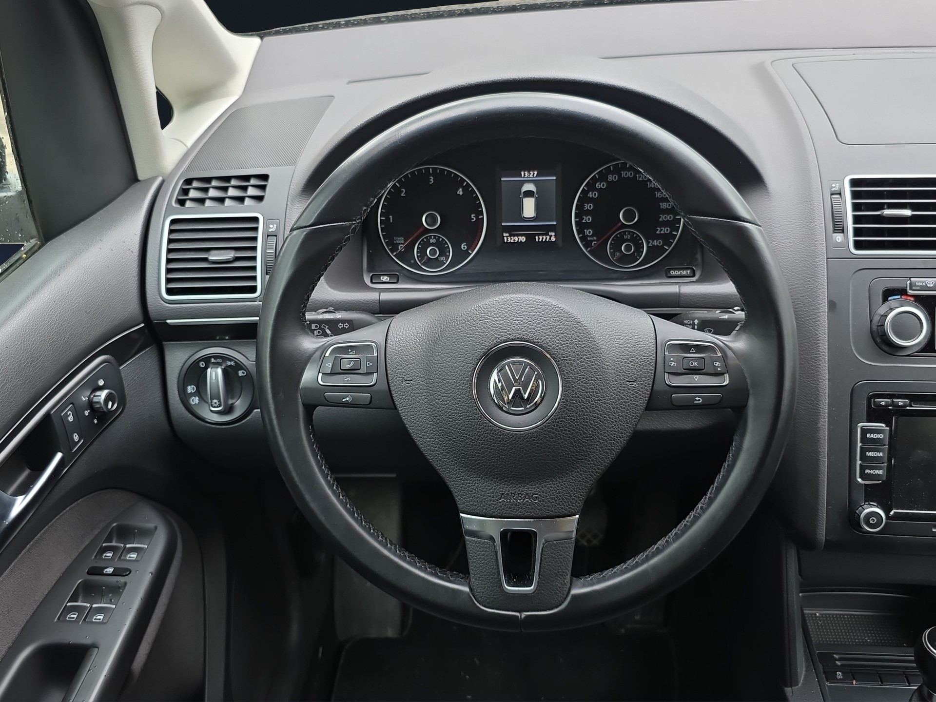 VW Touran 2.0 TDI Highline-image-11