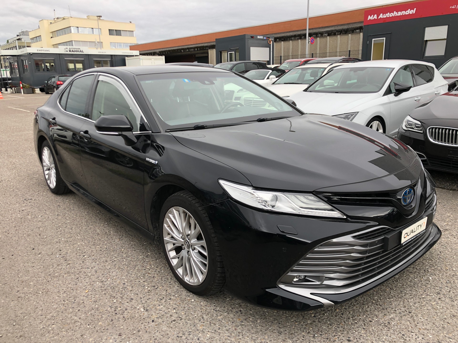 TOYOTA Camry 2.5 HSD e-CVT Premium-showroom-element-2