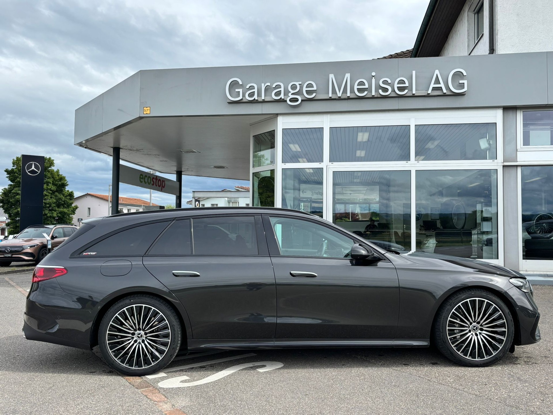 MERCEDES-BENZ E 300 de AMG-Line 4Matic Kombi-image-4