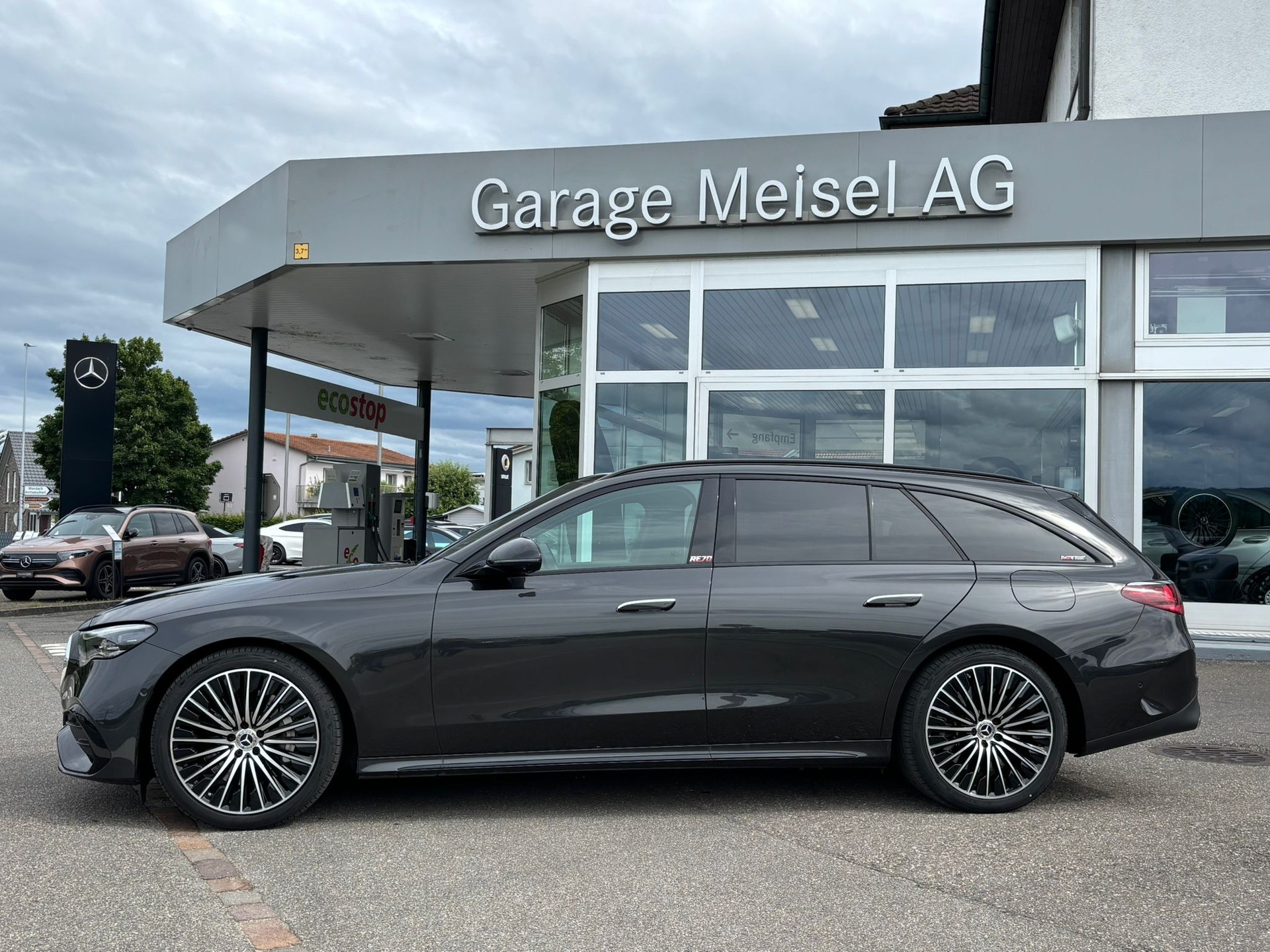 MERCEDES-BENZ E 300 de AMG-Line 4Matic Kombi-image-5