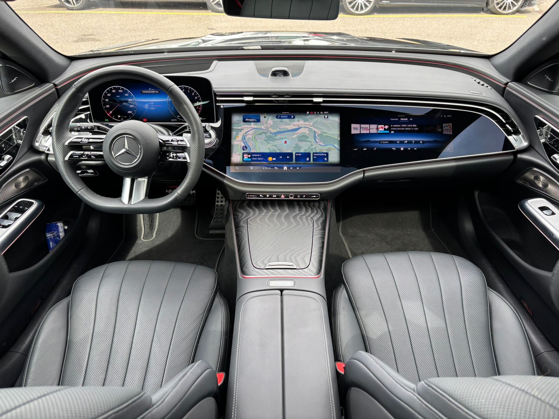 MERCEDES-BENZ E 300 de AMG-Line 4Matic Kombi-image-7