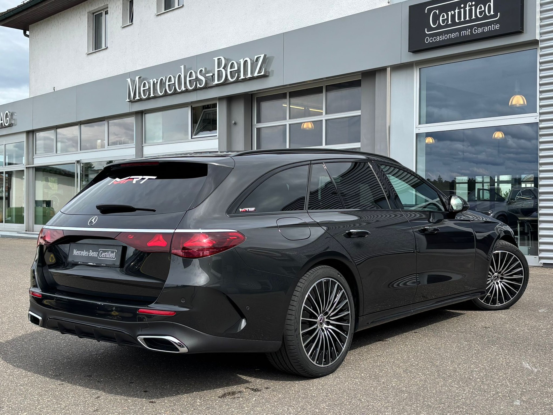 MERCEDES-BENZ E 300 de AMG-Line 4Matic Kombi-image-3