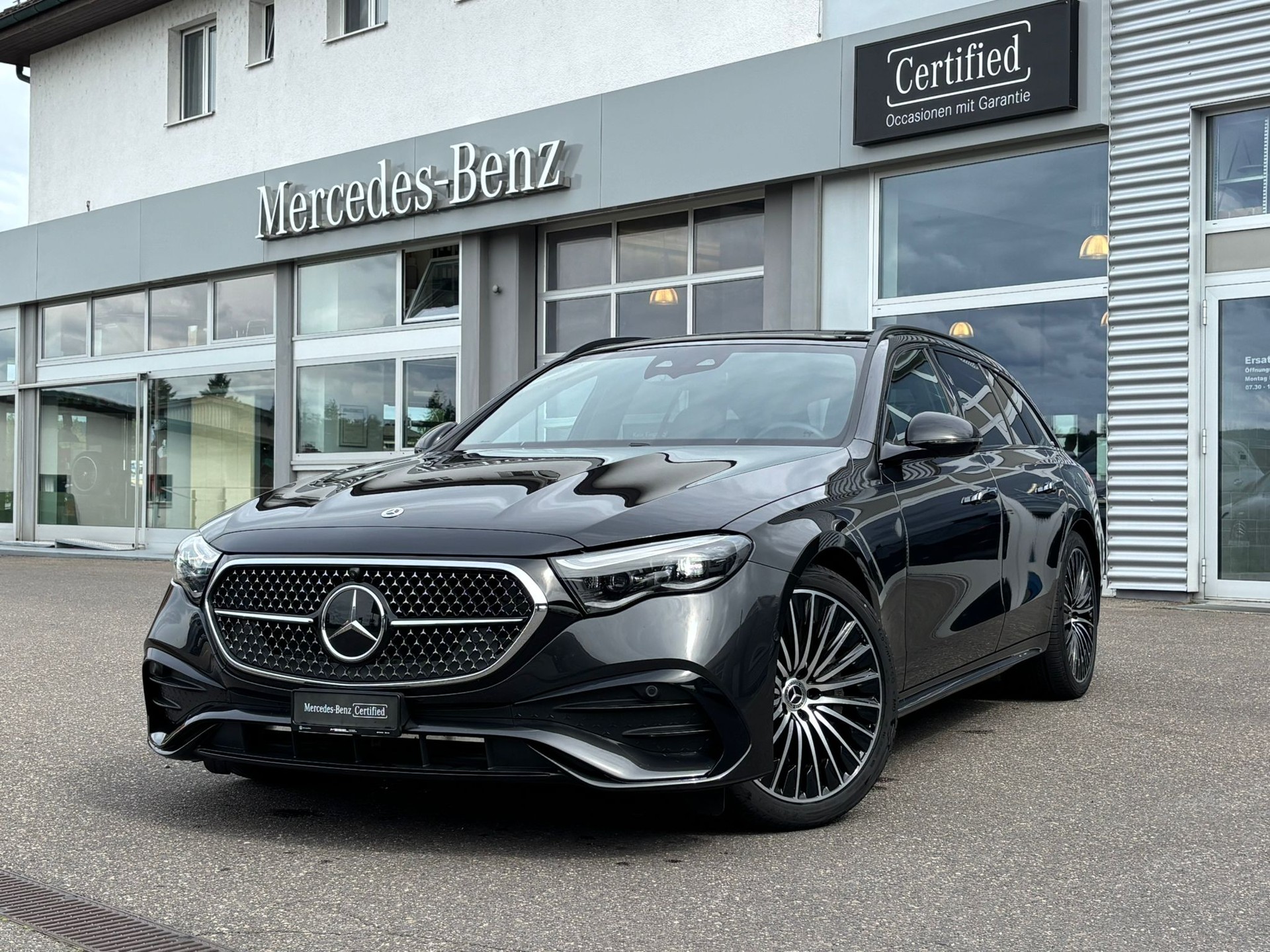 MERCEDES-BENZ E 300 de AMG-Line 4Matic Kombi-image-1