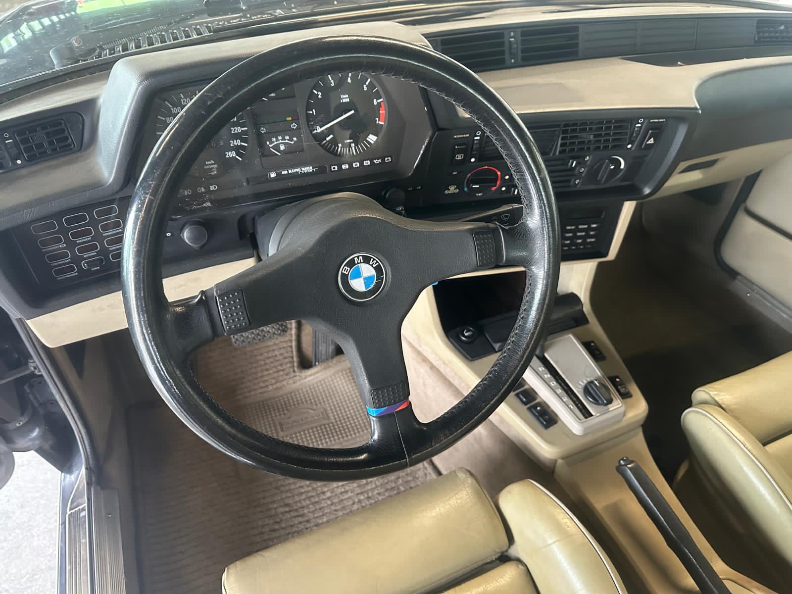 BMW 635CSi A-image-9