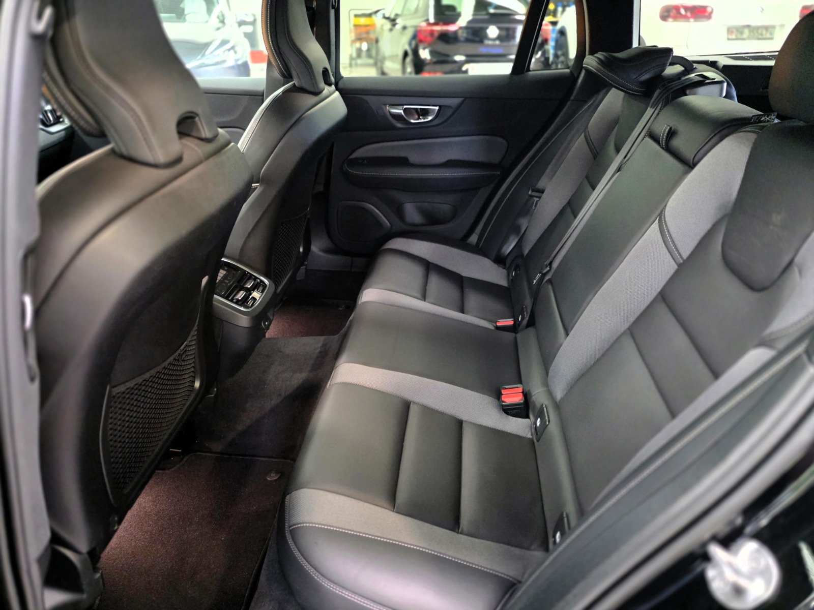 VOLVO V60 B4 Benzin Mild Hybrid Ultra Dark DCT-image-11