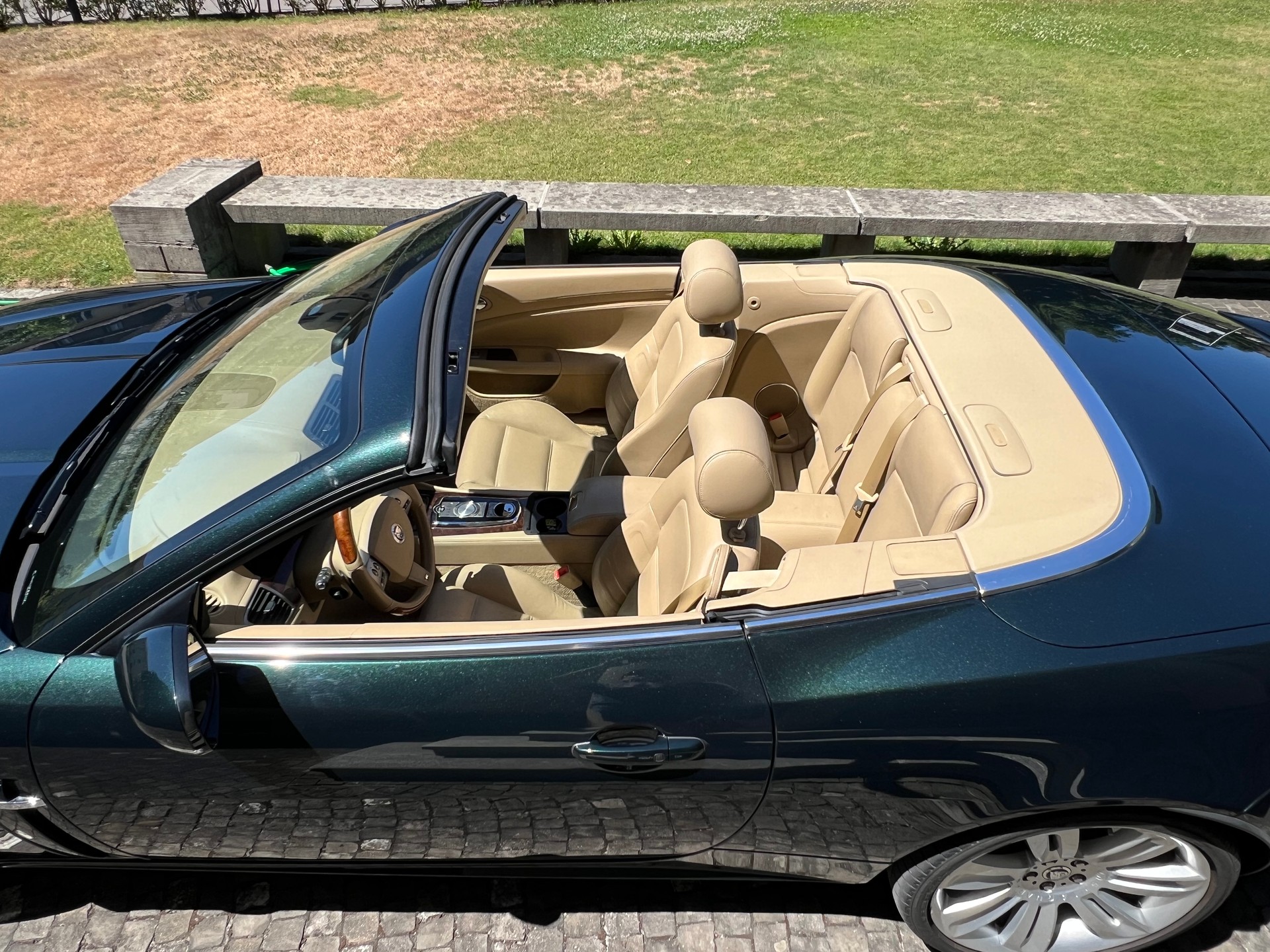 JAGUAR XKR-image-8