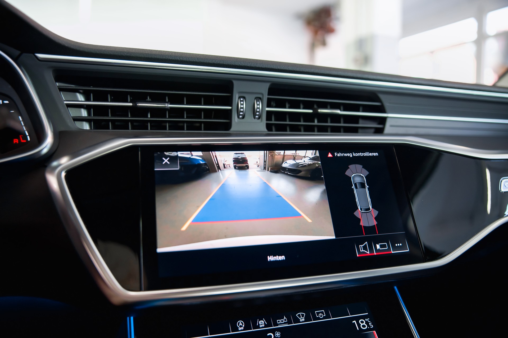 AUDI A6 Avant 45 TFSI quattro S-Tronic-image-28