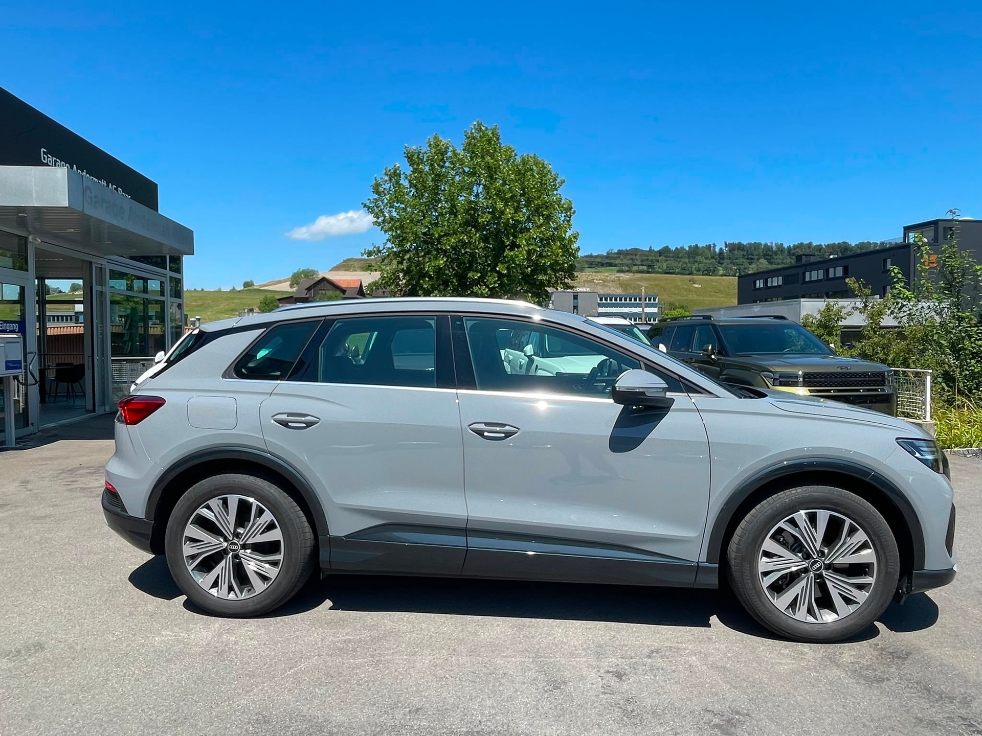 AUDI Q4 e-tron 50 quattro-showroom-element-3