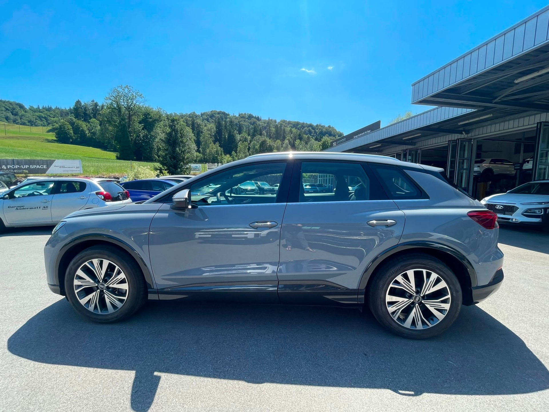 AUDI Q4 e-tron 50 quattro-showroom-element-2