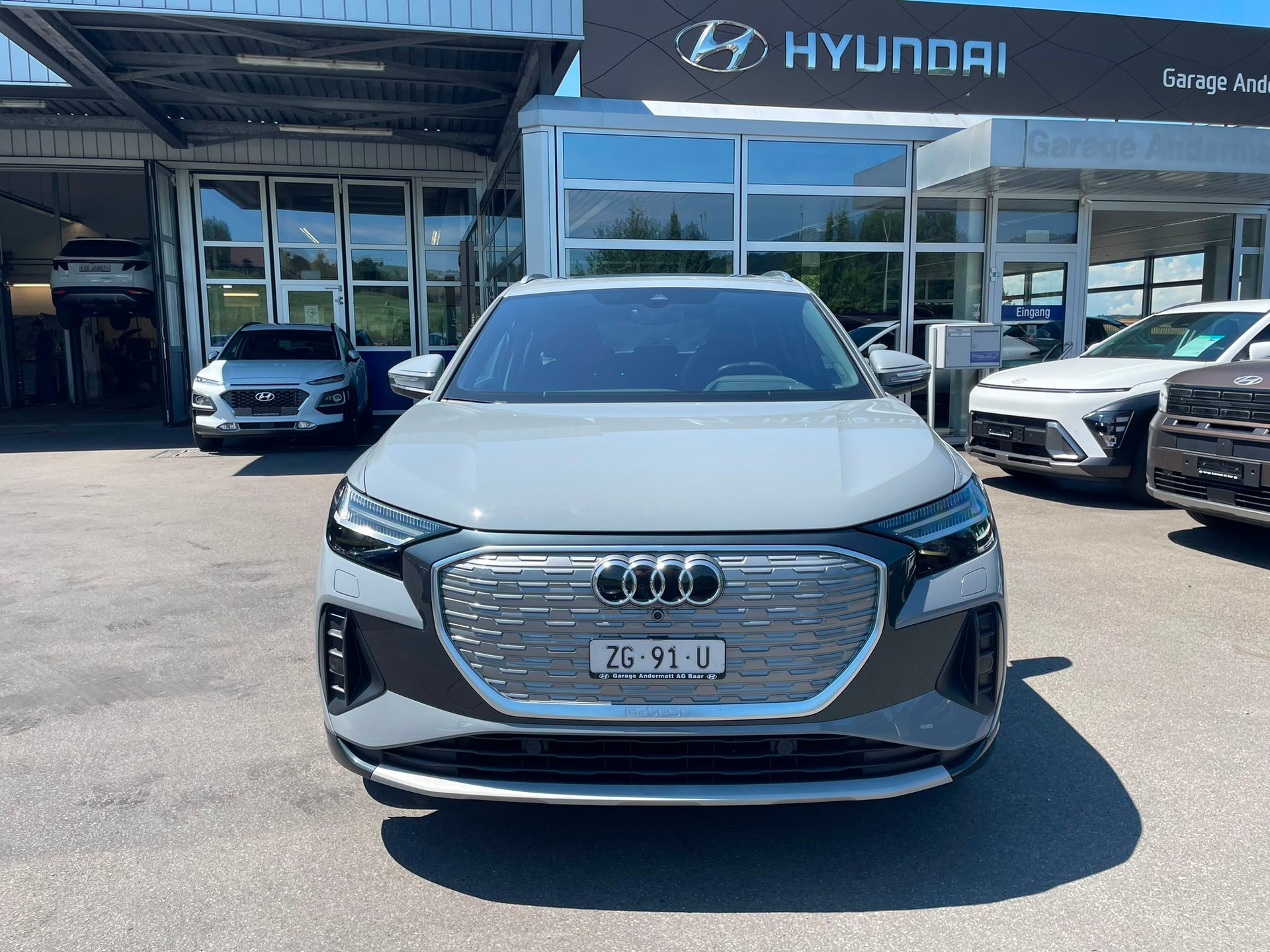 AUDI Q4 e-tron 50 quattro-showroom-element-1