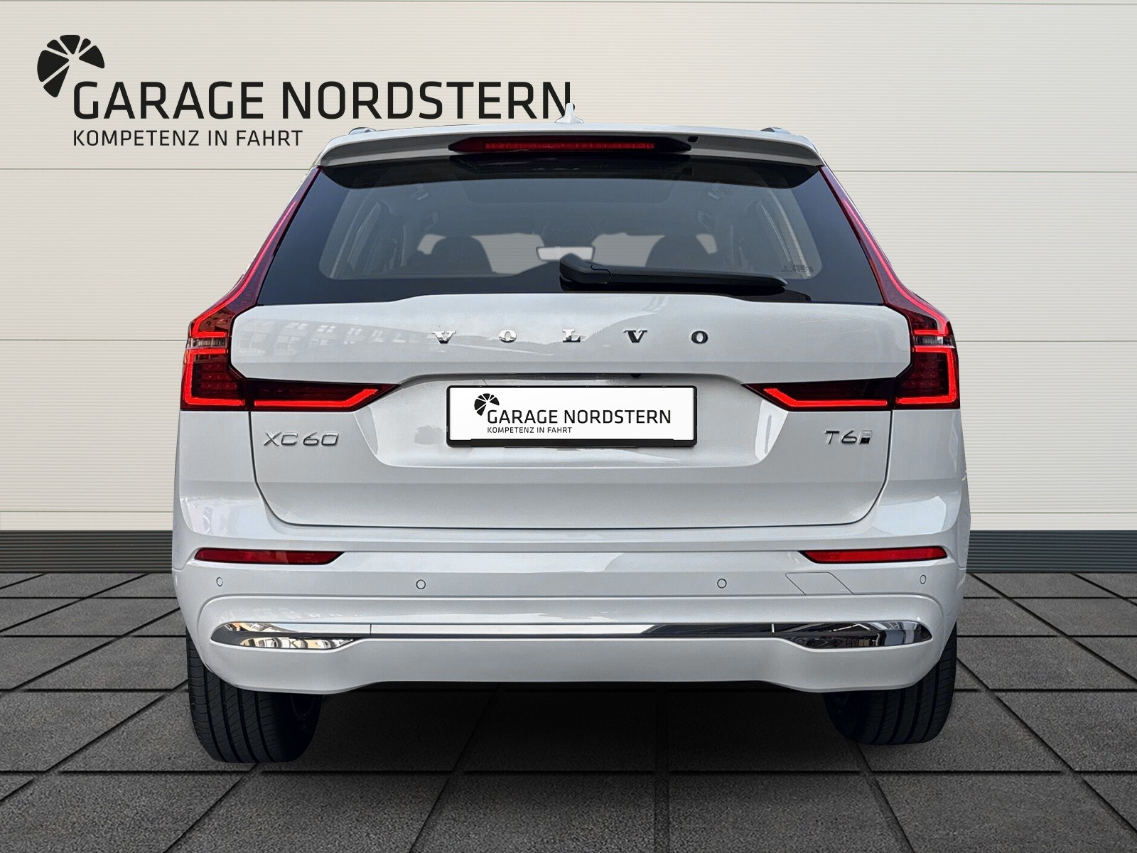 VOLVO XC60 2.0 T6 TE Ultra Bright eAWD-showroom-element-3