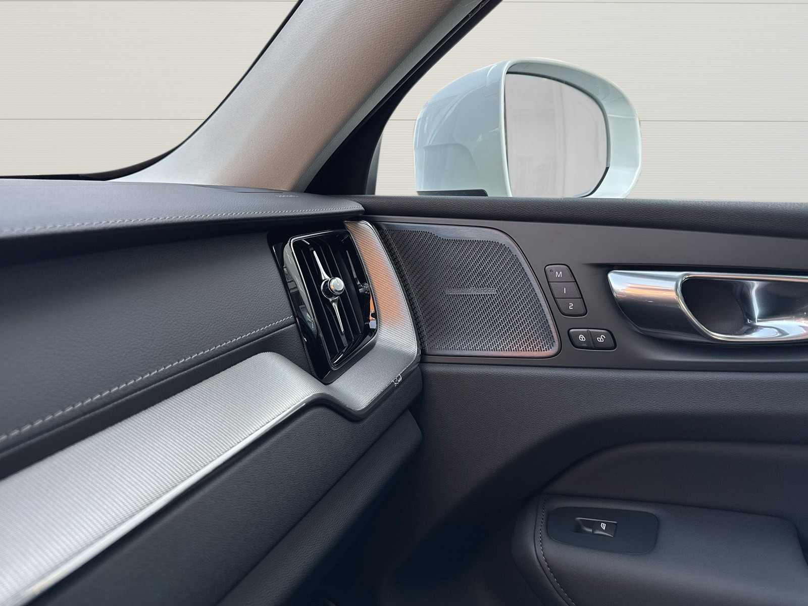 VOLVO XC60 2.0 T6 TE Ultra Bright eAWD-image-19