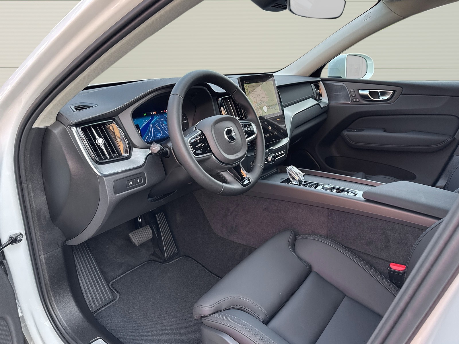 VOLVO XC60 2.0 T6 TE Ultra Bright eAWD-image-7