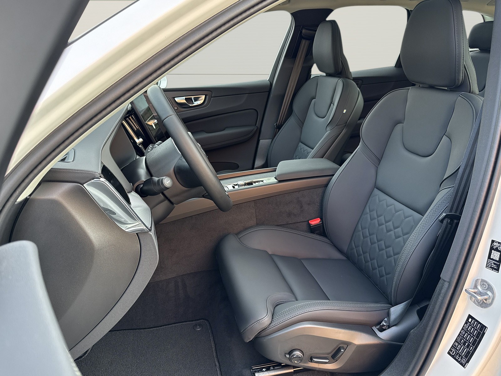 VOLVO XC60 2.0 T6 TE Ultra Bright eAWD-image-8