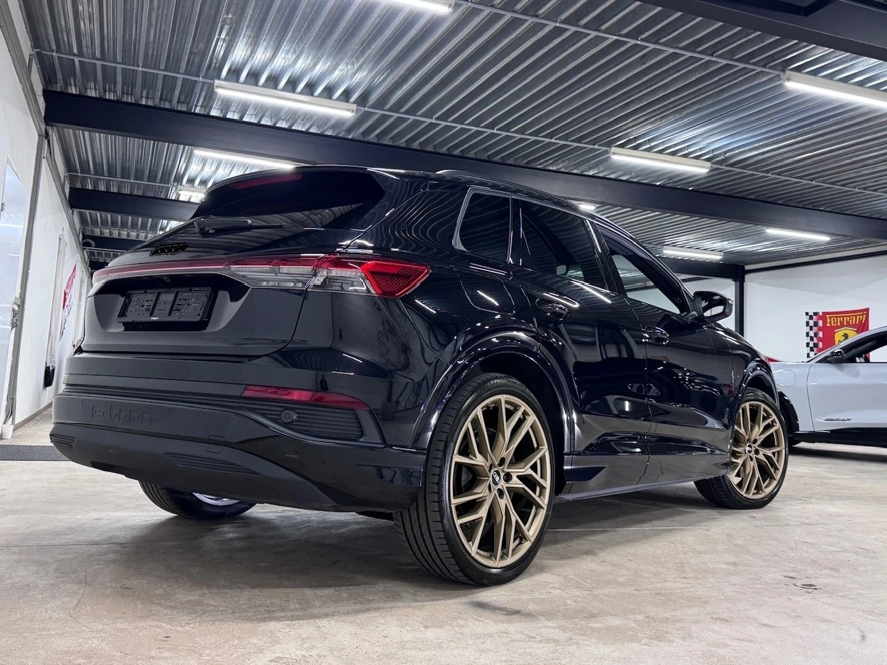 AUDI Q4 e-tron 55 S-Line quattro Black-Optik 340PS / AHK / Wärmepumpe-image-4
