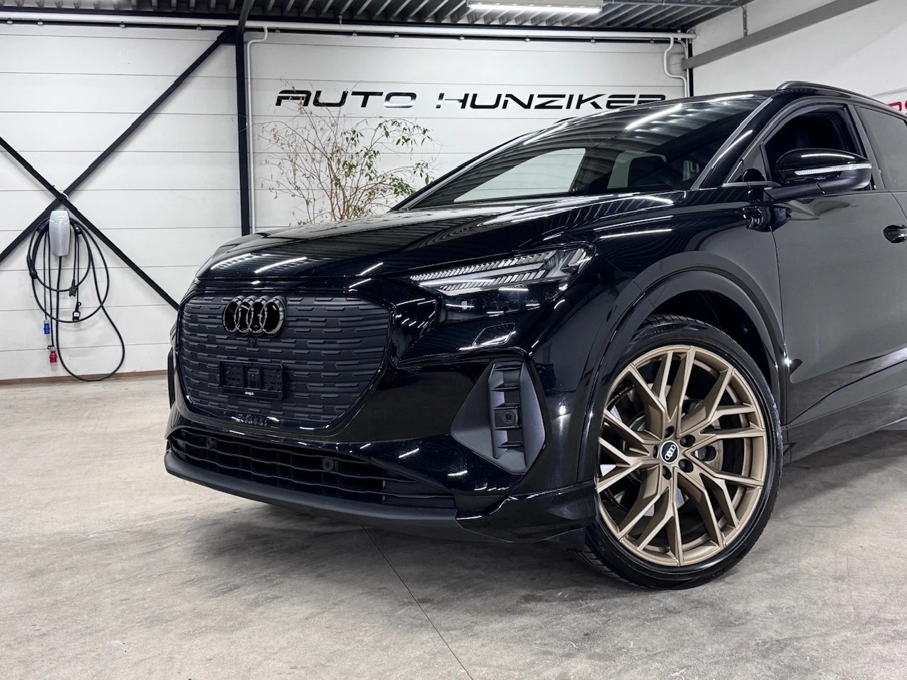AUDI Q4 e-tron 55 S-Line quattro Black-Optik 340PS / AHK / Wärmepumpe-showroom-element-1