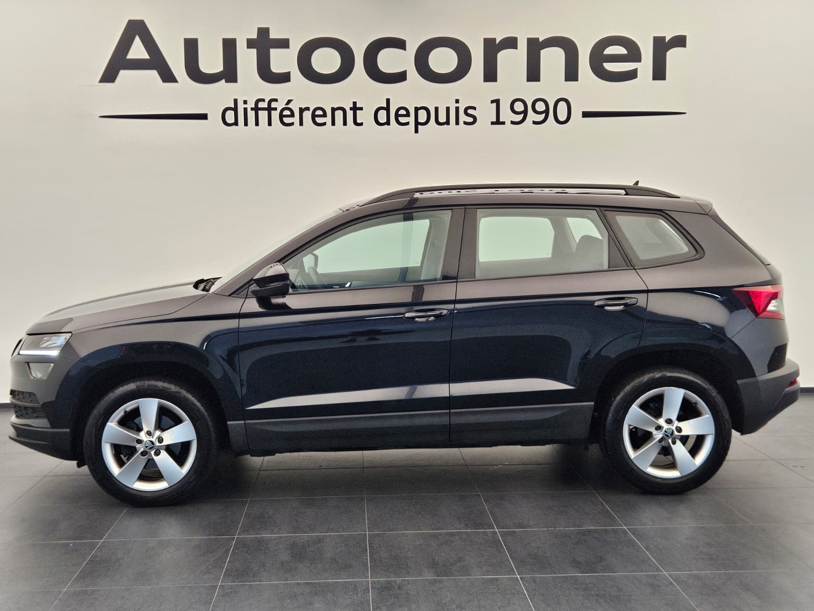 SKODA Karoq 1.5 TSI ACT Ambition DSG-showroom-element-1