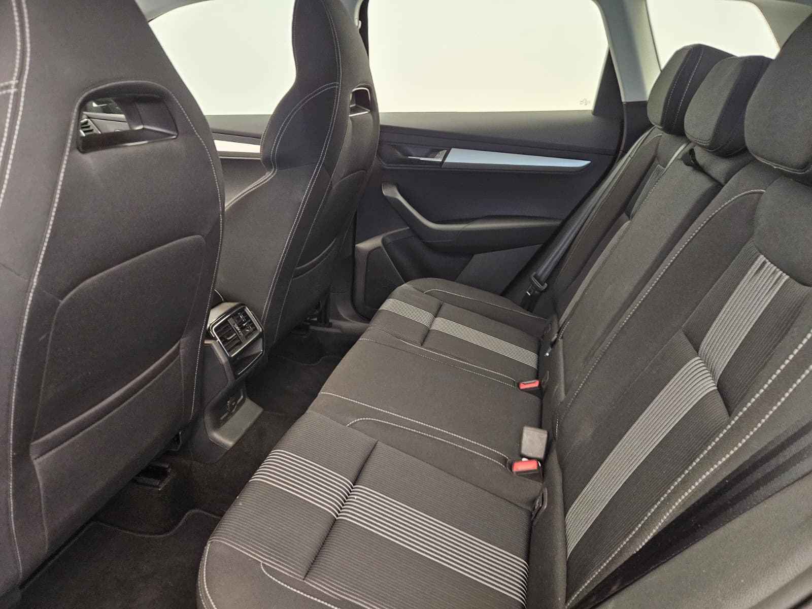 SKODA Karoq 1.5 TSI ACT Ambition DSG-image-12