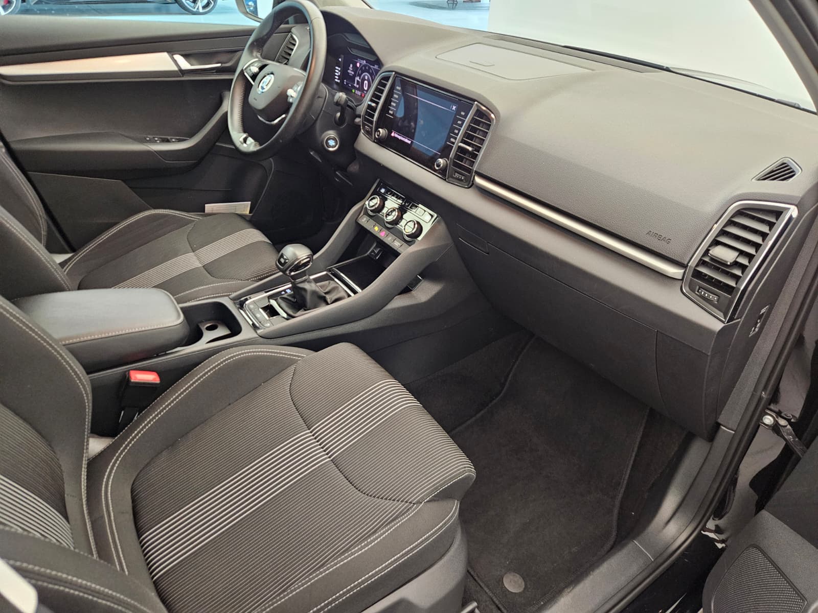 SKODA Karoq 1.5 TSI ACT Ambition DSG-image-11