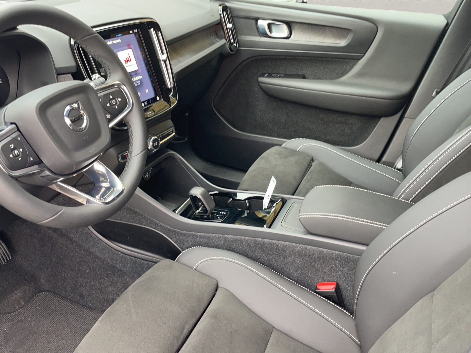 VOLVO XC40 E80 Twin Plus AWD-image-11